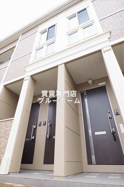 建物外観　2015年建築の軽量鉄骨造です！
