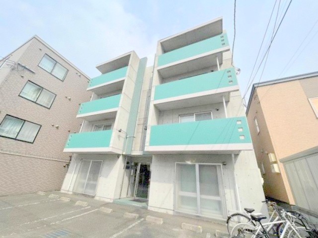 建物外観　エアコン完備の人気のデザイナーズ仕様のお部屋です♪
