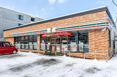 コンビニ　セブンイレブン札幌平岸4条店（コンビニ）まで146m