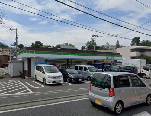 コンビニ　ファミリーマート 金沢富岡店（コンビニ）まで295m