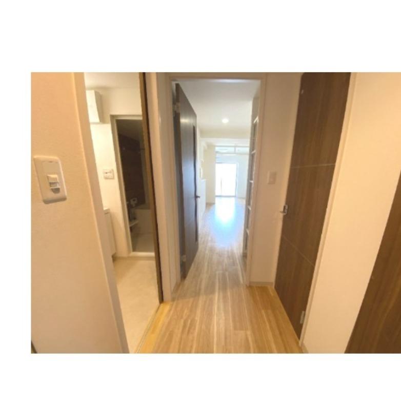 玄関　玄関を一歩入ると・・・こんな感じです。