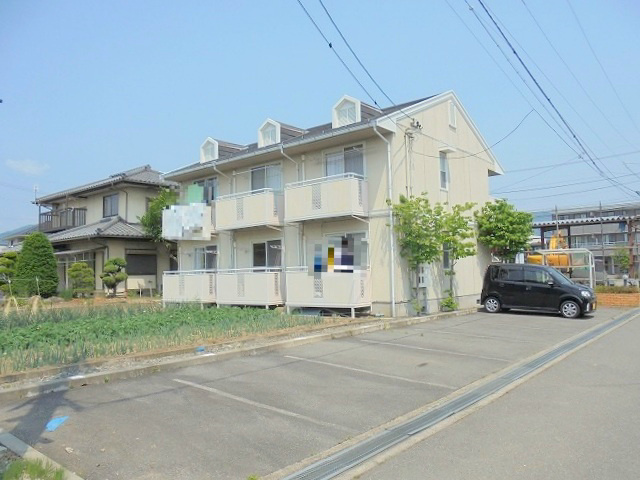 駐車場　写真は102号室のものです。