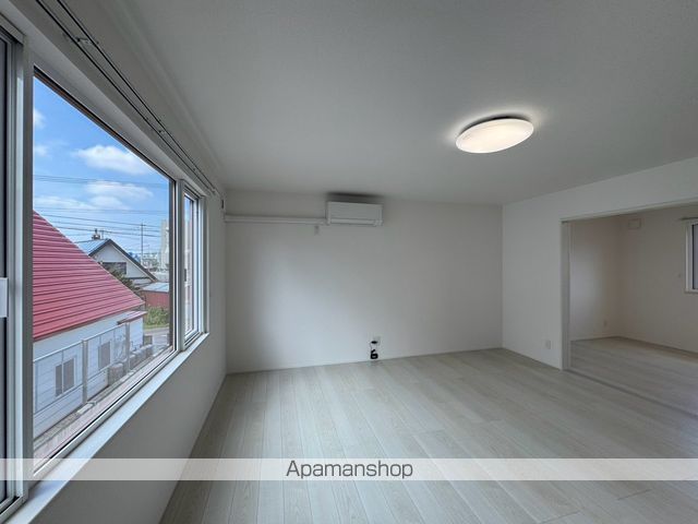 フォレスト新町IIIの居間写真