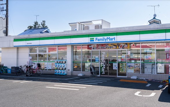 コンビニ　ファミリーマート 西東京泉町店（コンビニ）まで490m