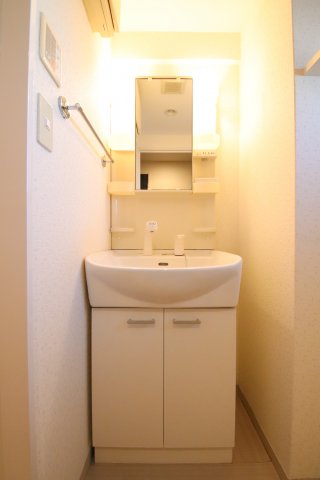 洗面設備　独立洗面台です