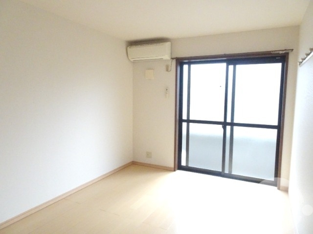 居室・リビング　明るいお部屋です♪