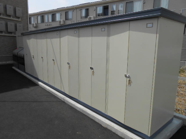 その他設備　各戸個別の屋外物置完備（冬用タイヤ等収納可能）