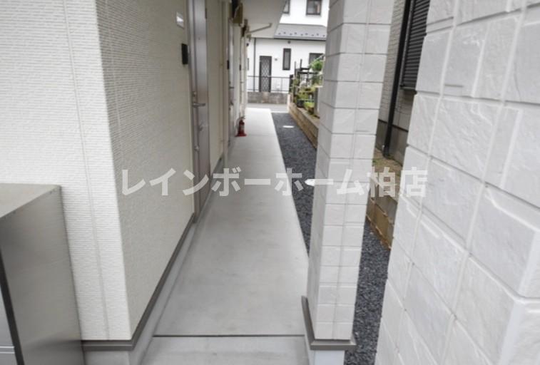 エントランス　落ち着いたエントランスです
