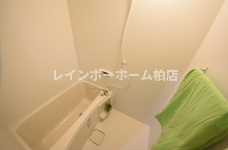 バス・シャワールーム　コンパクトで使いやすいお風呂です