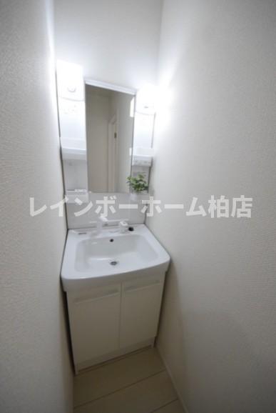 洗面設備　コンパクトで使いやすい洗面所