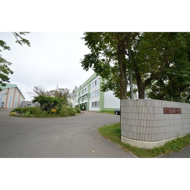 中学校　春採中学校（中学校）まで1000m