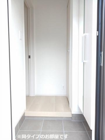 玄関　※同タイプ部屋の写真です。
