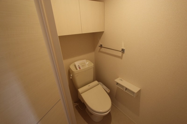 トイレ　温水シャワー付きトイレです