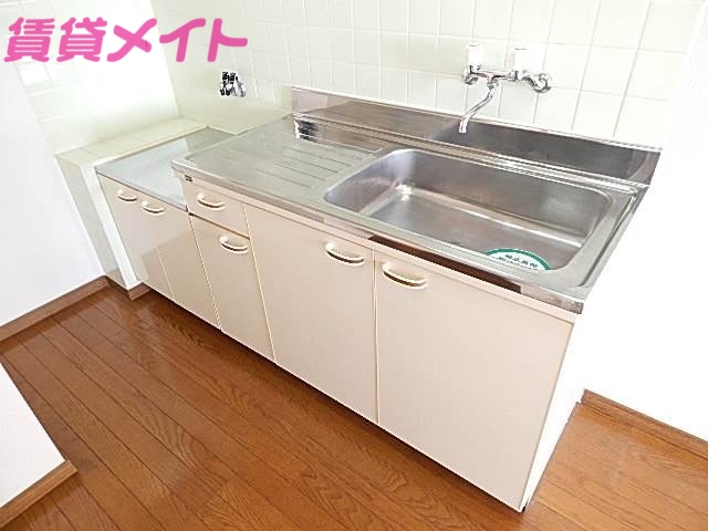 キッチン　同物件別部屋の写真
