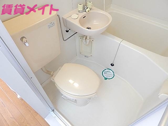 トイレ　同物件別部屋の写真