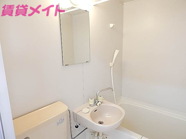 洗面設備　同物件別部屋の写真