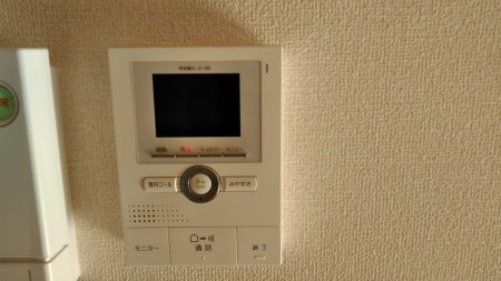 その他　来訪者の確認ができるモニター付きインターホン搭載。　※別部屋