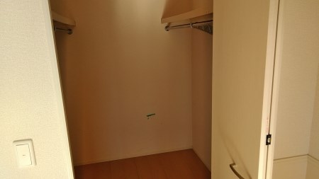 収納　荷物が沢山入るウォークインクローゼット。　※別部屋参考写真