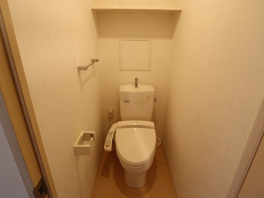 トイレ　嬉しいウォシュレット付きのトイレ。