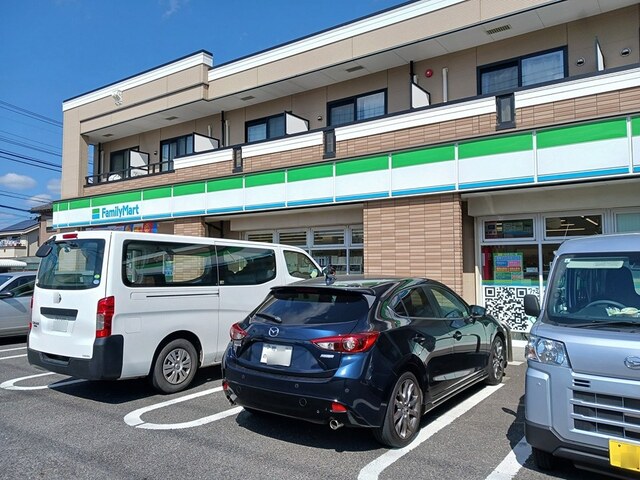 コンビニ　ファミリーマート柏たなか店（コンビニ）まで981m