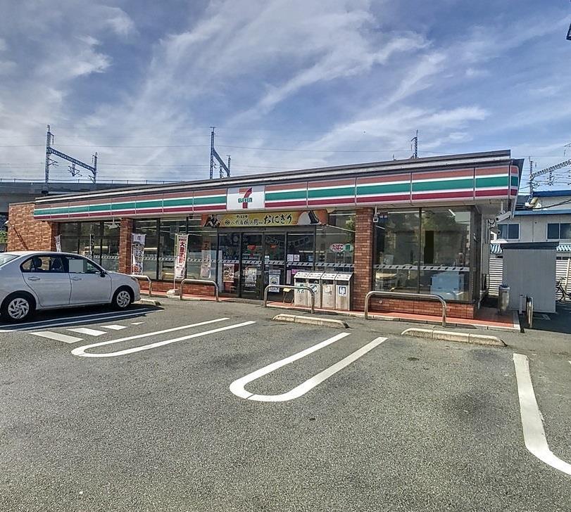 コンビニ　セブンイレブン山口小郡御幸町店（コンビニ）まで714m