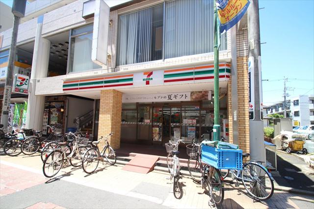 コンビニ　セブン－イレブン京成大久保駅前店（コンビニ）まで676m