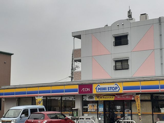 コンビニ　ミニストップ（コンビニ）まで182m