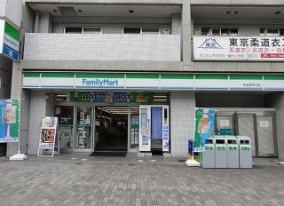コンビニ　ファミリーマート 初台駅北口店（コンビニ）まで350m