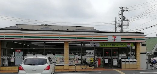 コンビニ　セブンイレブン 川口青木中学校前店（コンビニ）まで376m