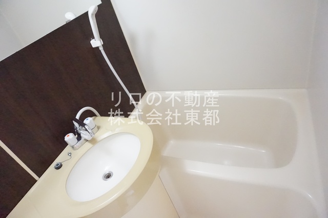 バス・シャワールーム　お掃除がしやすい３点ユニットバスです☆