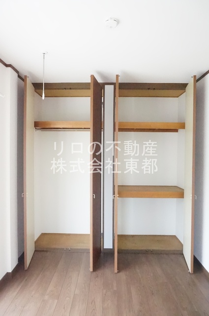 収納　色々な使い方ができるタイプのパイプハンガー付収納です♪