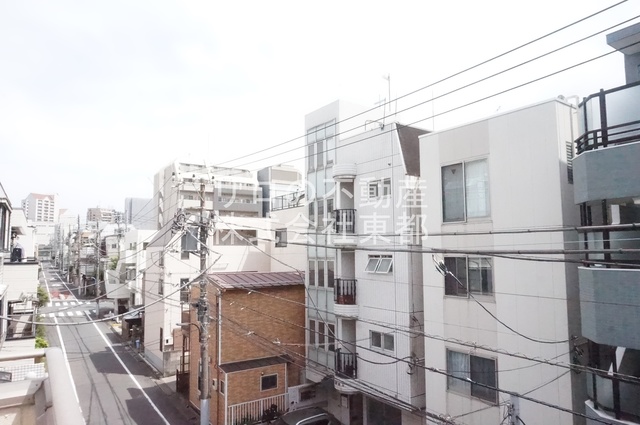 眺望　バルコニーからの景色です！圧迫感がないので暮らしやすい♪