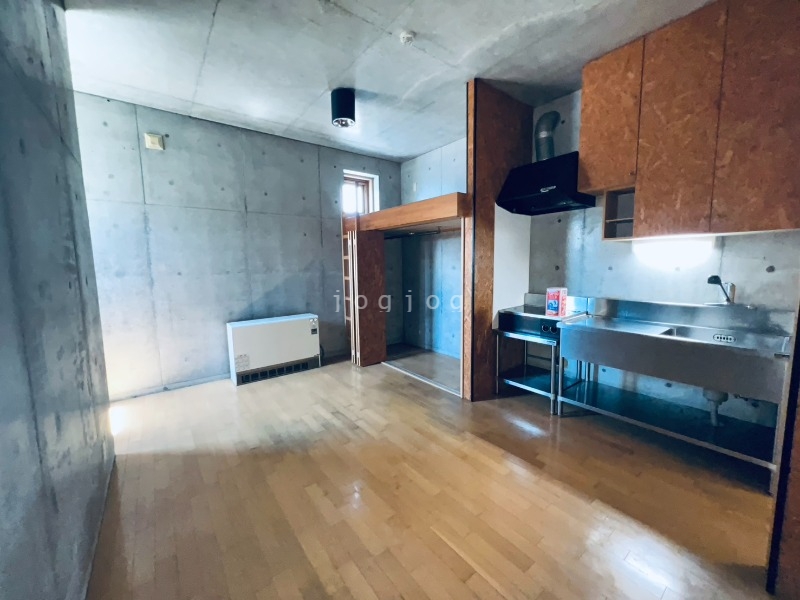 居室・リビング　壁が多く使いやすいお部屋です。