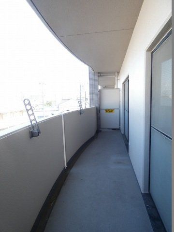 バルコニー　東向きの広めのバルコニーです。