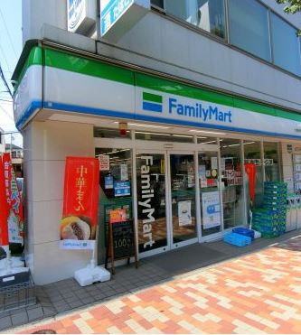 コンビニ　ファミリーマート大鳥神社前店（コンビニ）まで303m