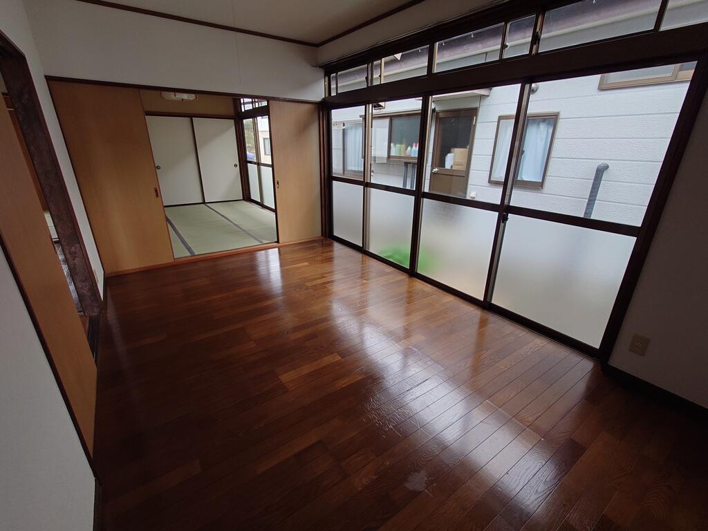 森口貸家の居間写真