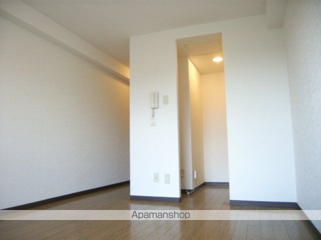 イーストフェアリーの居間写真