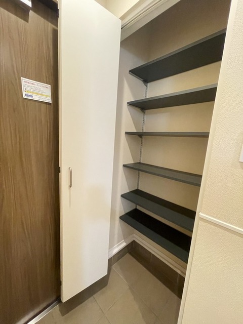 玄関　★1階のお部屋の写真です★