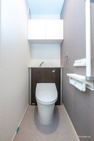トイレ　写真は同じ建築会社の近いタイプです。色、仕様は異なります。