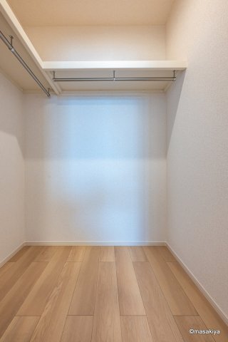 収納　写真は同じ建築会社の近いタイプです。色、仕様は異なります。