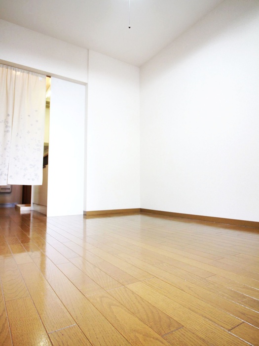 プチメゾン瀬田の居間写真