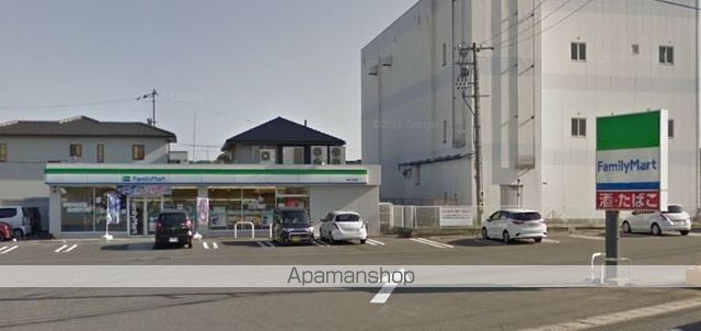 コンビニ　ファミリーマート（コンビニ）まで479m