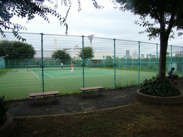 公園　新宿区立スポーツ施設甘泉園公園庭球場（公園）まで678m