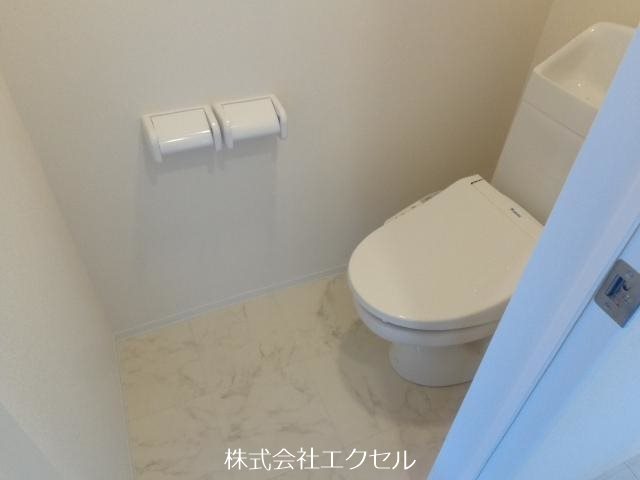 トイレ　温水洗浄便座です。