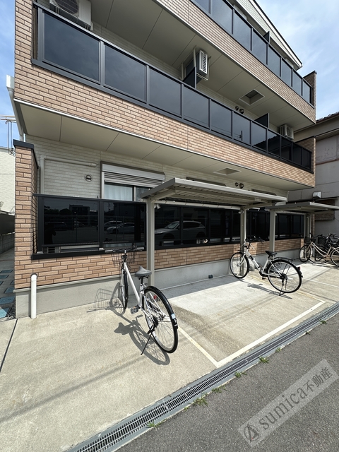 駐車場　屋根付きの駐輪場で雨の日も安心♪