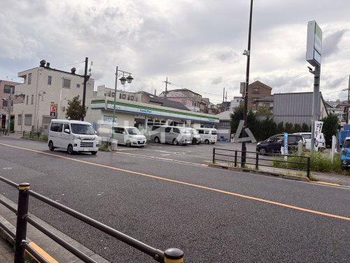 コンビニ　ファミリーマート 大田上池台三丁目店（コンビニ）まで387m