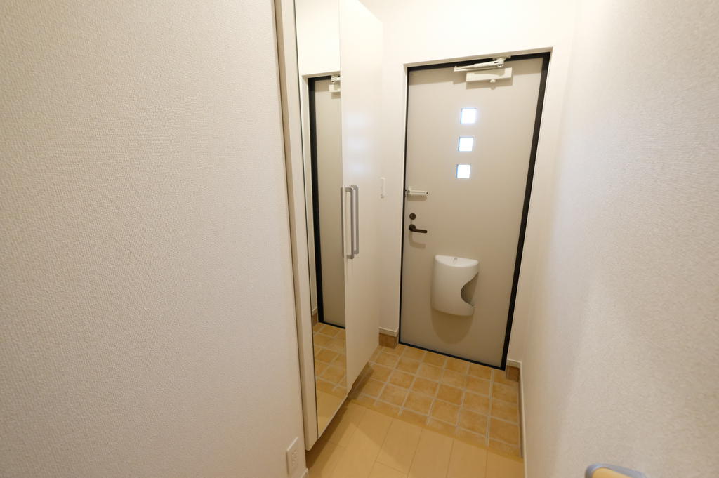 玄関　写真は別室です