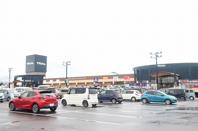 スーパー　メガセンタートライアル善通寺店（スーパー）まで1207m