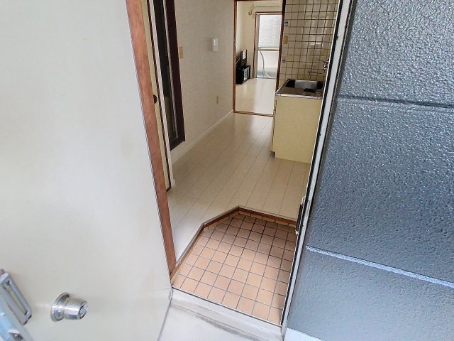 玄関　2024年7月撮影※現況を優先致します。