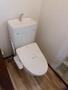 トイレ　温水洗浄便座機能付き（トイレにも窓有）
